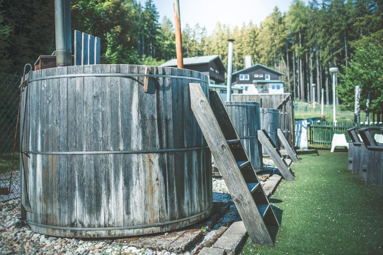 Retro Hotel Pod Zvicinou Bílá Třemešná Extérieur photo