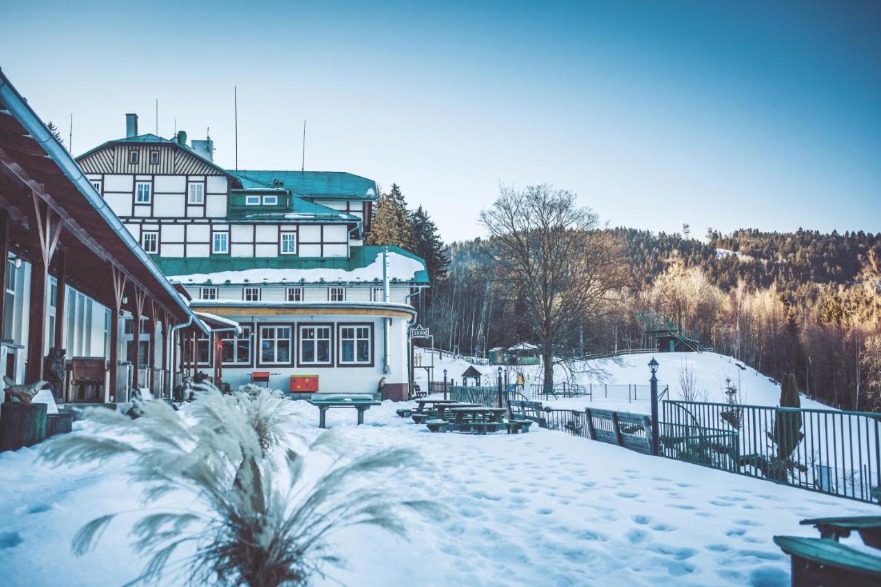 Retro Hotel Pod Zvicinou Bílá Třemešná Extérieur photo