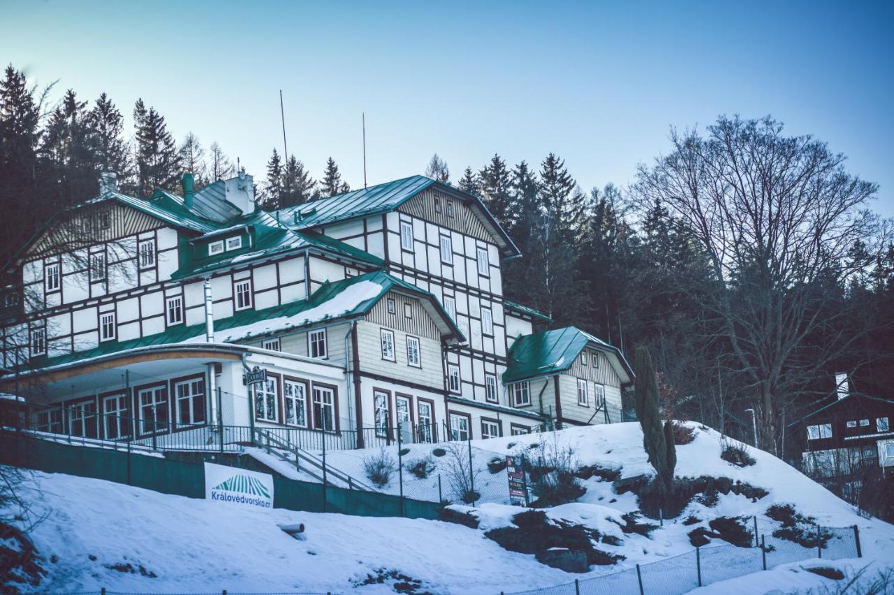 Retro Hotel Pod Zvicinou Bílá Třemešná Extérieur photo