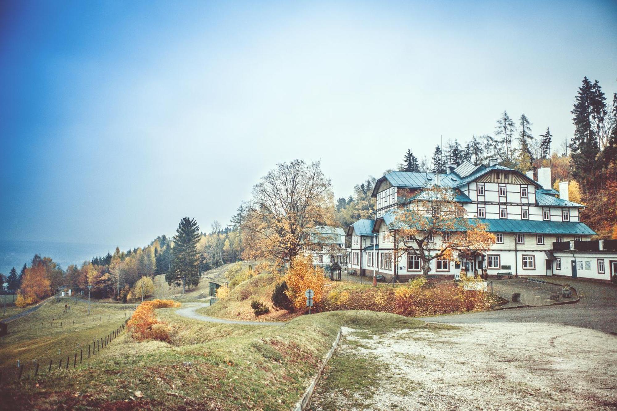 Retro Hotel Pod Zvicinou Bílá Třemešná Extérieur photo